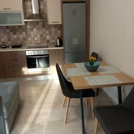 펜션 Avellana Luxury 렙토카리아